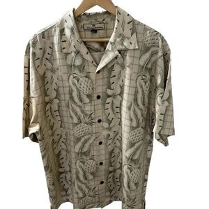 Tommy Bahama Size M 100% Silk Men’s Hawaiian Shirt casual Button Up Coconuts